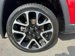 Jeep Compass 2017 4x4 Limited 4dr SUV (lanzamiento a mitad de año)