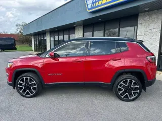 Jeep Compass 2017 4x4 Limited 4dr SUV (lanzamiento a mitad de año)