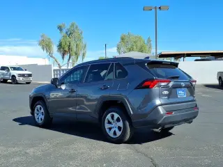 Toyota RAV4 2021 LE 4dr SUV