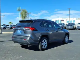 Toyota RAV4 2021 LE 4dr SUV