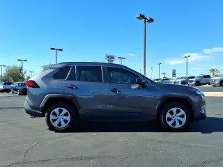 Toyota RAV4 2021 LE 4dr SUV