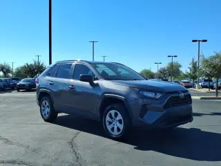 Toyota RAV4 2021 LE 4dr SUV