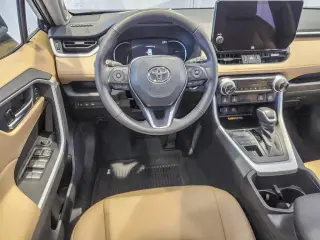 Toyota RAV4 2025 AWD XLE Premium 4dr SUV