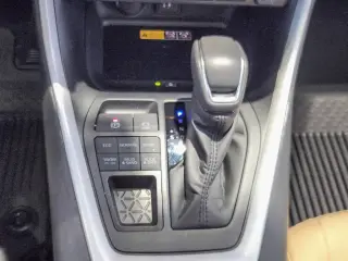 Toyota RAV4 2025 AWD XLE Premium 4dr SUV