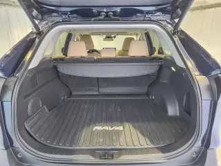 Toyota RAV4 2025 AWD XLE Premium 4dr SUV