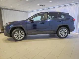 Toyota RAV4 2025 AWD XLE Premium 4dr SUV