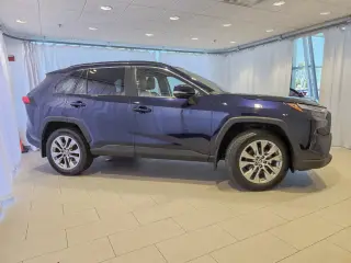 Toyota RAV4 2025 AWD XLE Premium 4dr SUV