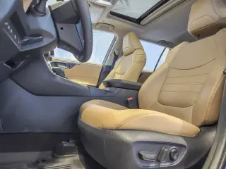 Toyota RAV4 2025 AWD XLE Premium 4dr SUV