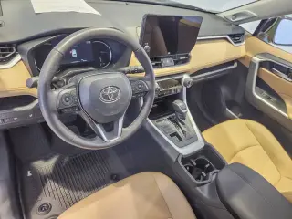 Toyota RAV4 2025 AWD XLE Premium 4dr SUV