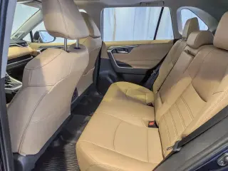 Toyota RAV4 2025 AWD XLE Premium 4dr SUV