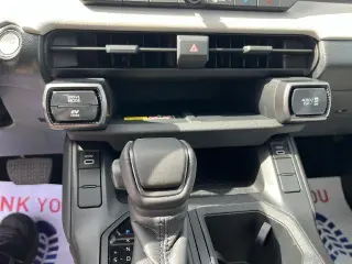 Toyota RAV4 2026 LE SUV de 4 puertas