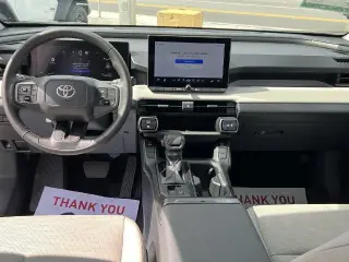 Toyota RAV4 2026 LE SUV de 4 puertas