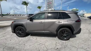 Toyota RAV4 2026 LE SUV de 4 puertas
