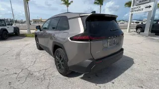 Toyota RAV4 2026 LE SUV de 4 puertas