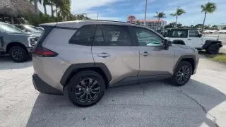 Toyota RAV4 2026 LE SUV de 4 puertas