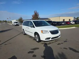 Chrysler Town and Country 2016 Touring-L 4dr Mini-Van