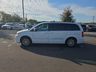 Chrysler Town and Country 2016 Touring-L 4dr Mini-Van