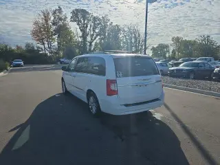 Chrysler Town and Country 2016 Touring-L 4dr Mini-Van