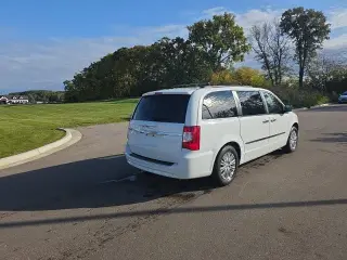 Chrysler Town and Country 2016 Touring-L 4dr Mini-Van