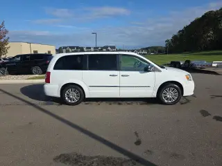 Chrysler Town and Country 2016 Touring-L 4dr Mini-Van