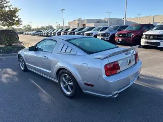 Ford Mustang 2006 GT Deluxe 2dr Fastback