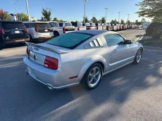 Ford Mustang 2006 GT Deluxe 2dr Fastback