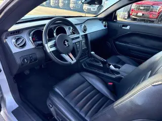 Ford Mustang 2006 GT Deluxe 2dr Fastback
