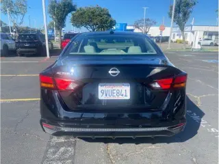 Nissan Altima 2025 2.5 SV 4dr Sedán