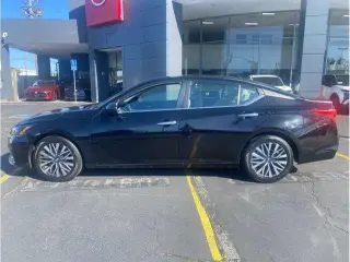 Nissan Altima 2025 2.5 SV 4dr Sedán