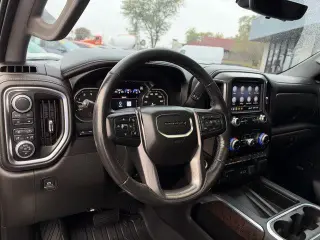 GMC Sierra 1500 2019 4x4 Denali 4dr Crew Cab 5.8 ft. SB