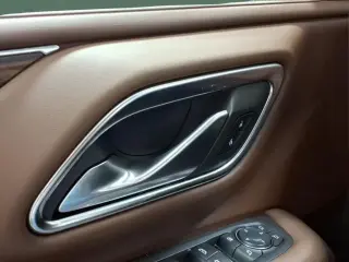 Chevrolet Suburban 2022 4x4 High Country 4dr SUV
