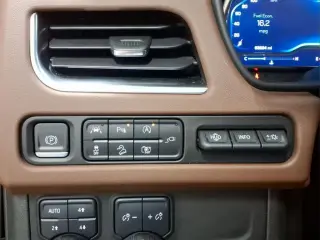 Chevrolet Suburban 2022 4x4 High Country 4dr SUV