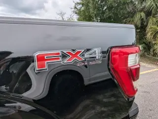 Ford F-150 2023 4x4 Lariat 4puertas SuperCrew 6.5 pies de caja