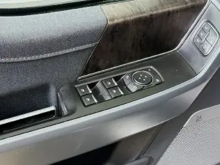 Ford F-150 2022 4x4 Lariat 4dr SuperCrew 6.5 ft. SB