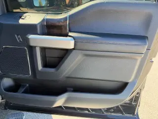 Ford F-250 Super Duty 2022 4x4 Lariat Crew Cab de 4 puertas y batea de 6.8 pies