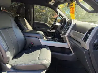 Ford F-250 Super Duty 2022 4x4 Lariat Crew Cab de 4 puertas y batea de 6.8 pies