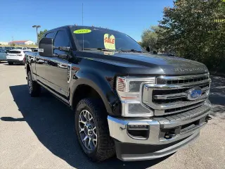 Ford F-250 Super Duty 2022 4x4 Lariat Crew Cab de 4 puertas y batea de 6.8 pies
