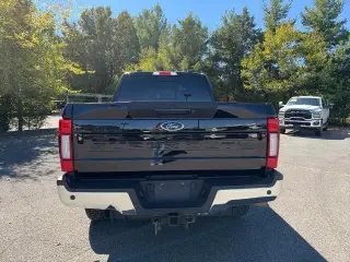 Ford F-250 Super Duty 2022 4x4 Lariat Crew Cab de 4 puertas y batea de 6.8 pies
