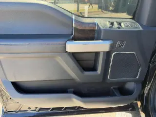 Ford F-250 Super Duty 2022 4x4 Lariat Crew Cab de 4 puertas y batea de 6.8 pies
