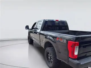 Ford F-250 Super Duty 2017 4x4 XLT 4dr Crew Cab 6.8 ft. SB Pickup