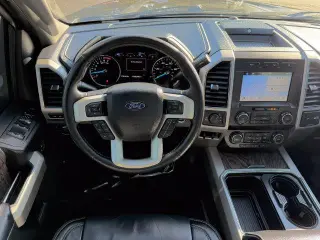 Ford F-250 Super Duty 2019 4x4 Lariat 4dr Crew Cab 6.8 ft. SB Pickup