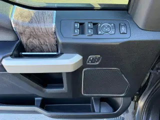 Ford F-250 Super Duty 2019 4x4 Lariat 4dr Crew Cab 6.8 ft. SB Pickup
