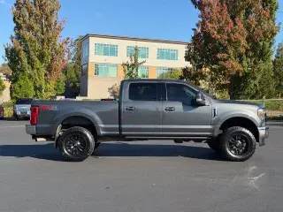 Ford F-250 Super Duty 2019 4x4 Lariat 4dr Crew Cab 6.8 ft. SB Pickup