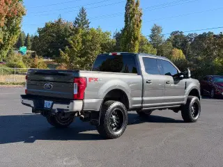 Ford F-250 Super Duty 2019 4x4 Lariat 4dr Crew Cab 6.8 ft. SB Pickup