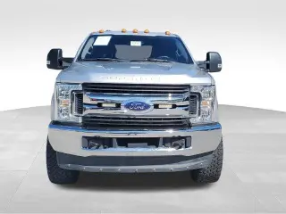 Ford F-250 Super Duty 2017 4x4 XLT 4dr Crew Cab 6.8 ft. SB Pickup