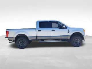 Ford F-250 Super Duty 2017 4x4 XLT 4dr Crew Cab 6.8 ft. SB Pickup