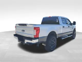 Ford F-250 Super Duty 2017 4x4 XLT 4dr Crew Cab 6.8 ft. SB Pickup