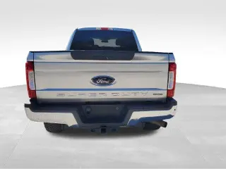 Ford F-250 Super Duty 2017 4x4 XLT 4dr Crew Cab 6.8 ft. SB Pickup