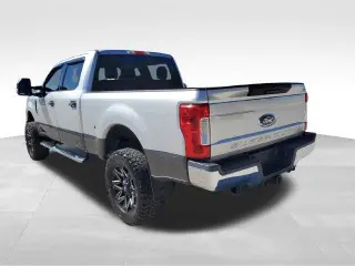 Ford F-250 Super Duty 2017 4x4 XLT 4dr Crew Cab 6.8 ft. SB Pickup