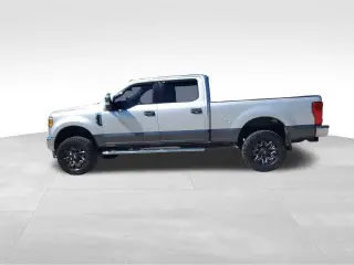 Ford F-250 Super Duty 2017 4x4 XLT 4dr Crew Cab 6.8 ft. SB Pickup